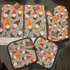 New Halloween Kitchen Oven Mitt Set